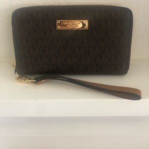 Michael Kors logo continental wristlet